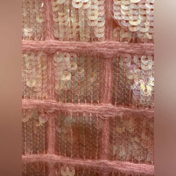 100% Cashmere
Combo: 100% Polyester
COLLECTORS ITEM - SIGNATURE CHANEL 38 - Picture 6 of 12